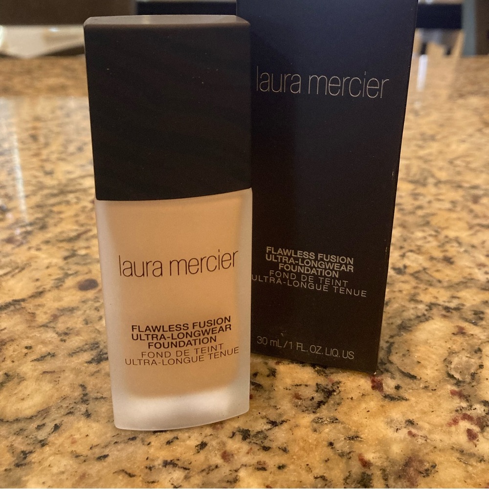 Laura Mercier Foundation Shell BNIB